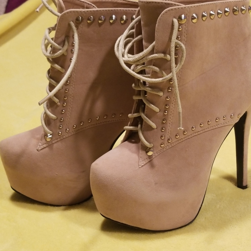 Heel boots